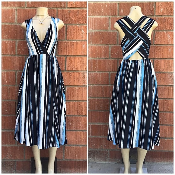 L'ATISTE Dresses & Skirts - LAST ONE❗L'ATISTE Norsdtrom Chic Stripe Midi Dress